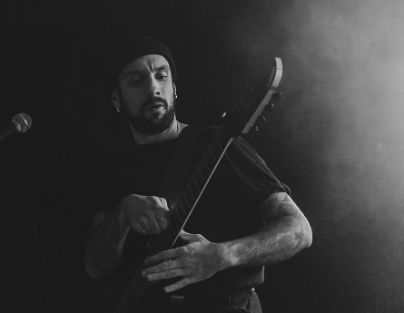 Augustin Braud à la guitare électrique