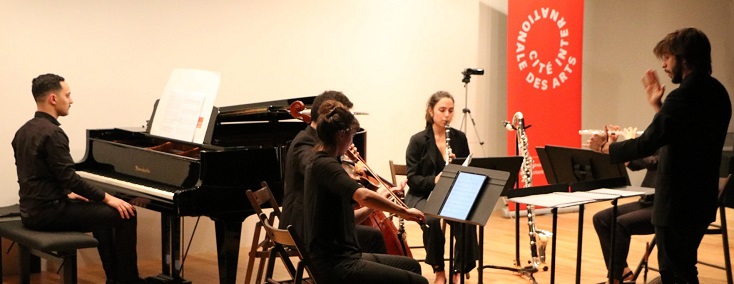 Fernando Palomeque dirige l'ensemble Écoute à la Cité internationale des arts