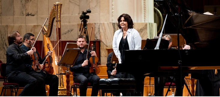 Anna Górecki joue le Concerto Op.40 de son père, dans sa version pour piano